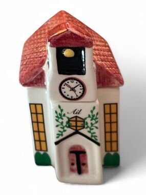 Avon Vintage 2000 Ail Ceramic Miniature spice container House Figurine